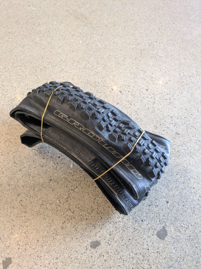 Black Specialized Ground Control, 29 x 2.1