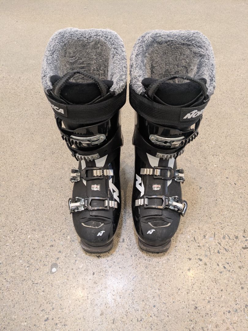 Black Nordica Sportmachine 85 W, 26.5