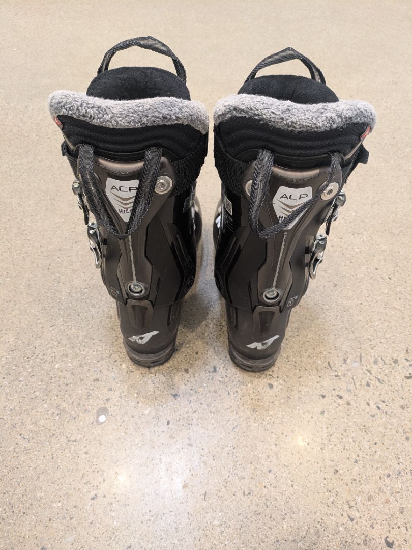 Black Nordica Sportmachine 85 W, 26.5