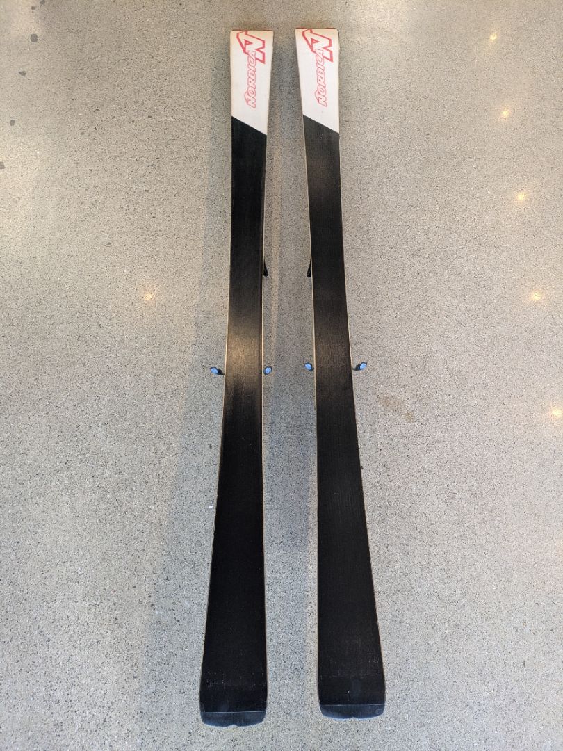 Red Nordica SUV 12 SLE XBS, 160 cm
