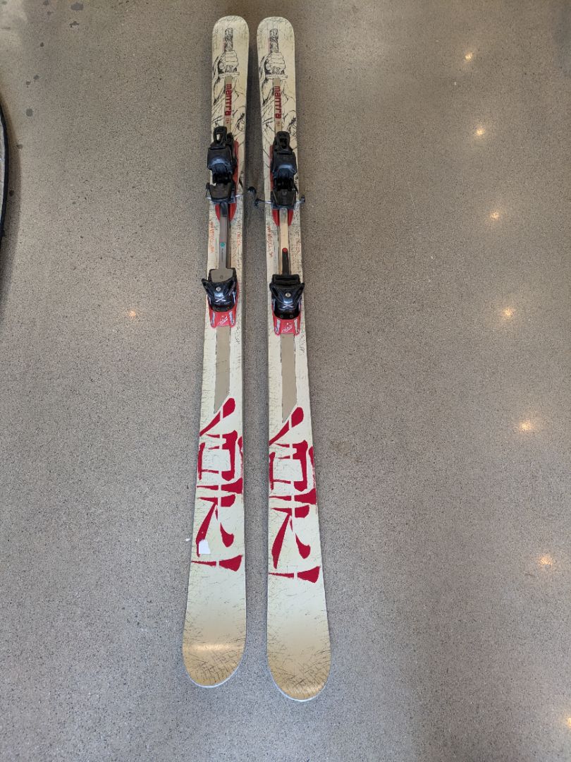 White Völkl Mantra 184, 184 cm
