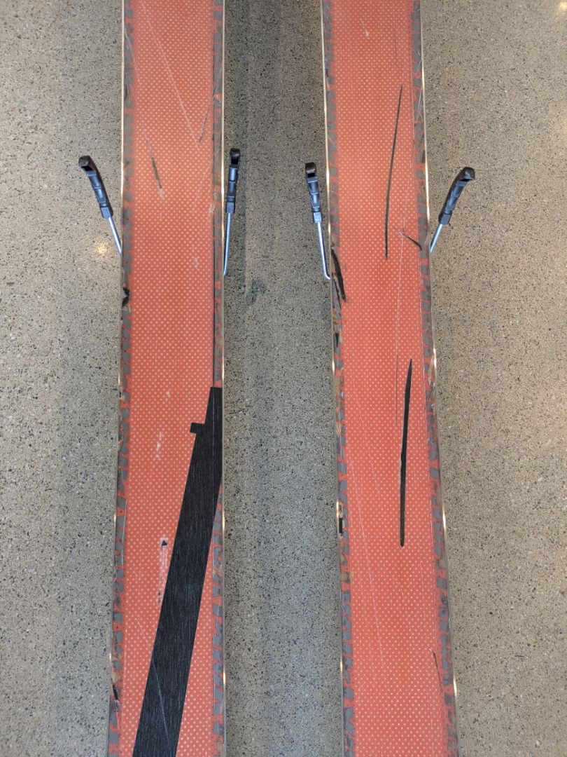 White Völkl Mantra 184, 184 cm