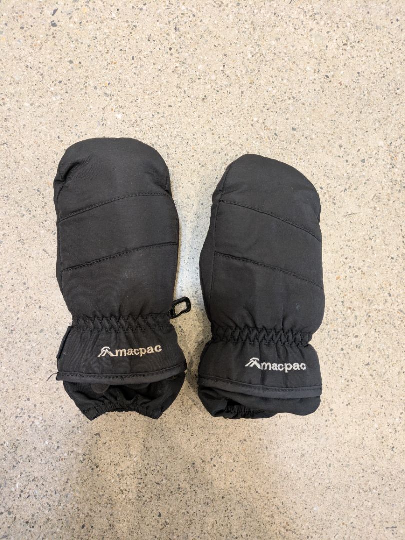 Black Macpac Snow Mittens, Kids M