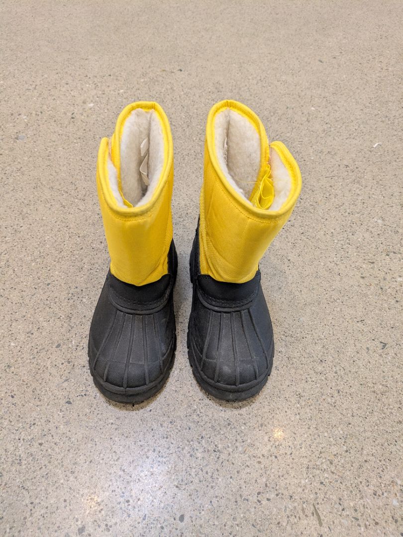 Yellow Young Original Snow Boots, EU 26
