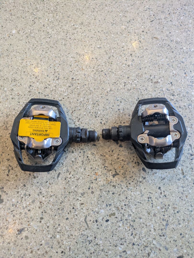 Black Shimano PD-ME700