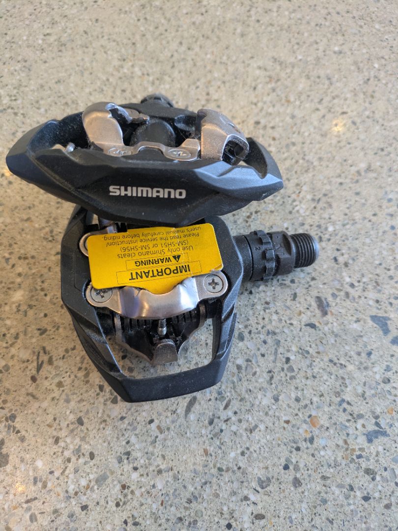 Black Shimano PD-ME700