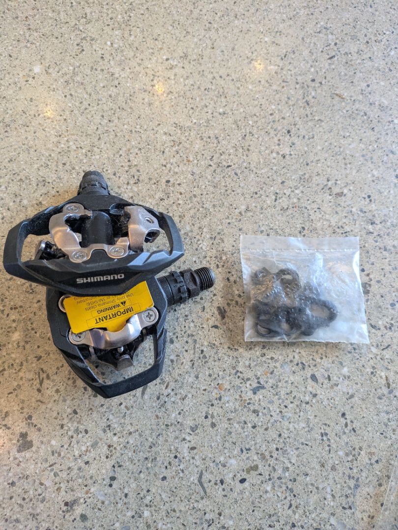 Black Shimano PD-ME700
