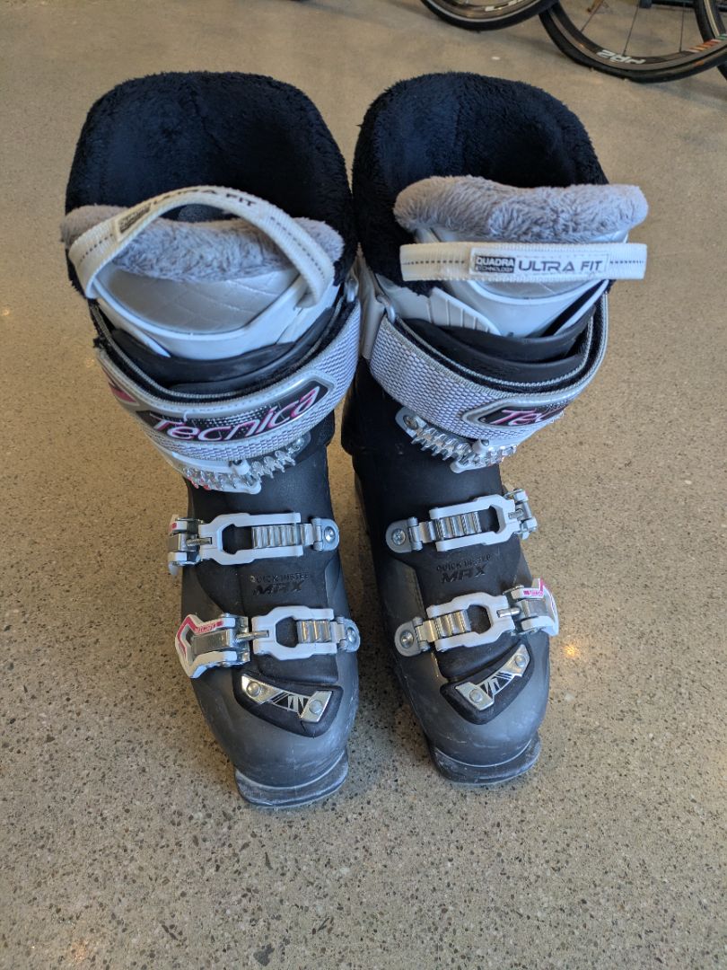 Black Tecnica Women's Ski Boots, Mondo 25.5