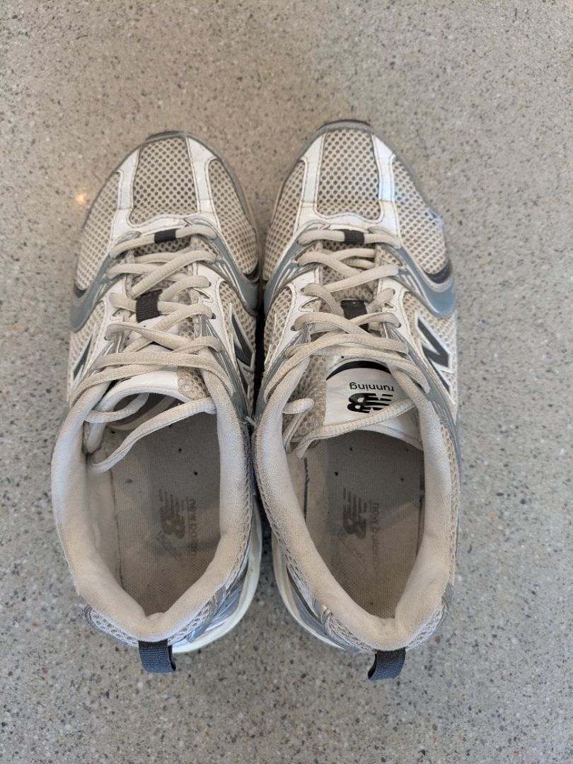 Grey New Balance 860, EU 37.5 (estimated)