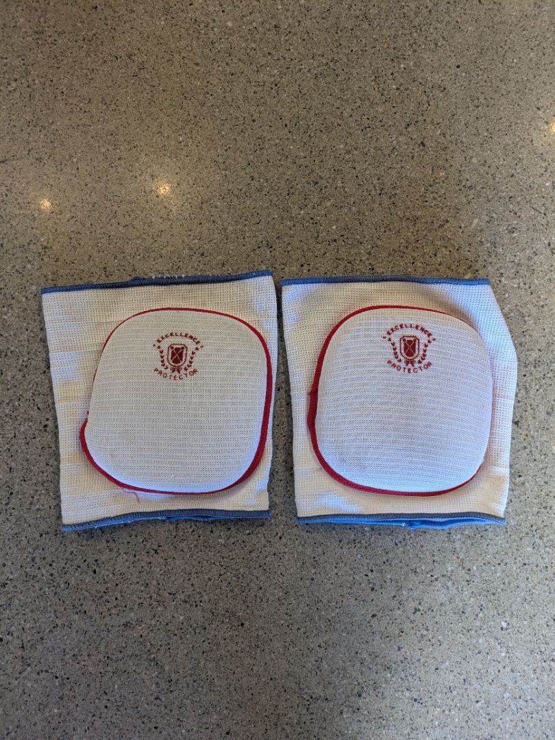 White  Knee pads