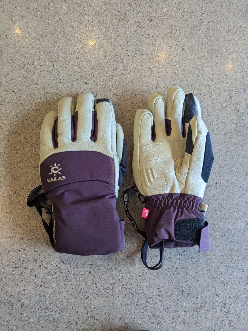 Burgundy Kailas GORE-TEX Ski Gloves, M