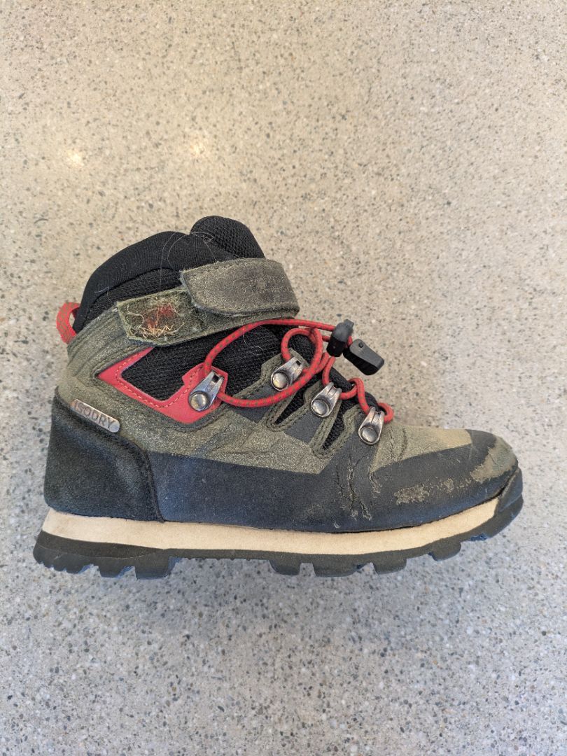 Green Mountain Warehouse IsoDry hiking boots, EU 32