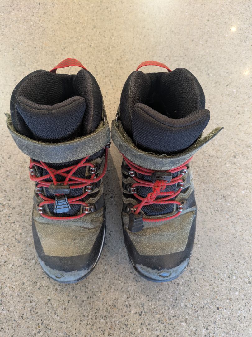 Green Mountain Warehouse IsoDry hiking boots, EU 32