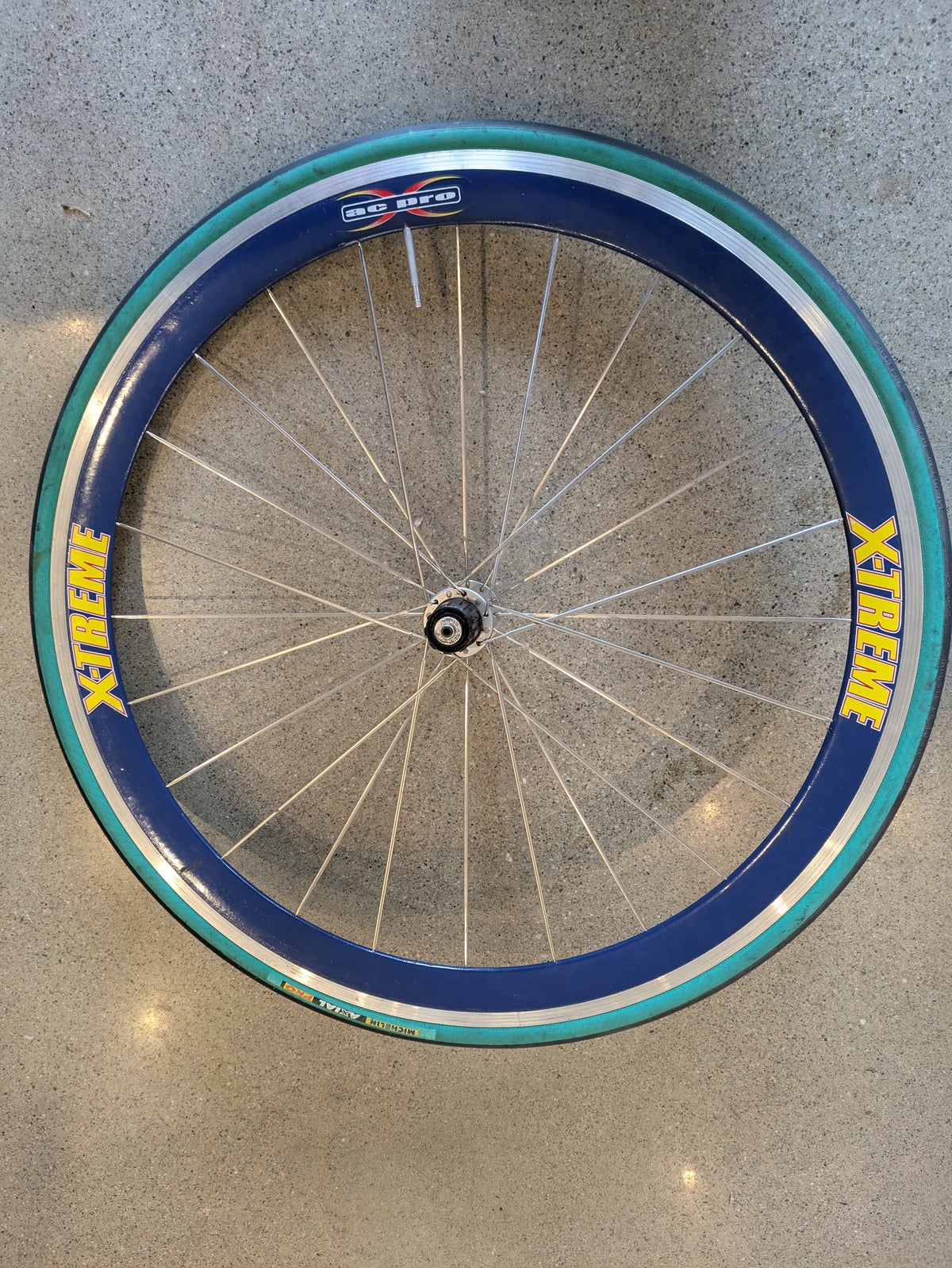 Blue X-treme AC Pro, 700C estimated; verify tyre size marking