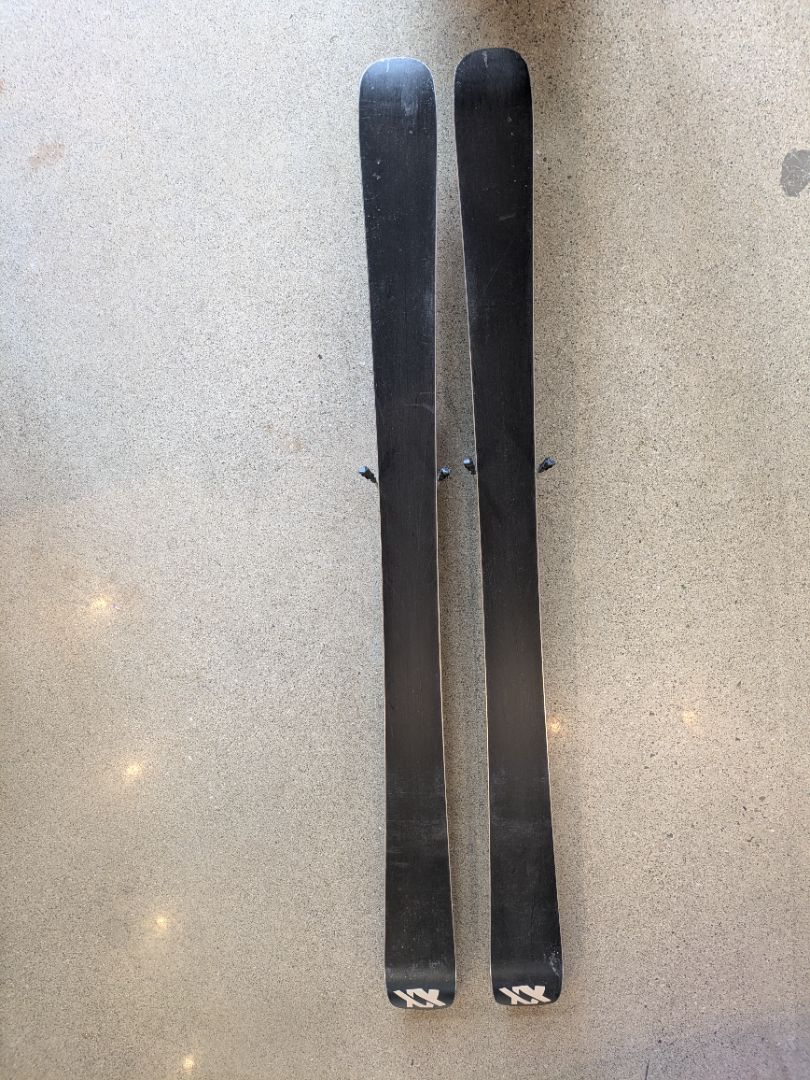 Black Völkl Kenja, 156cm
