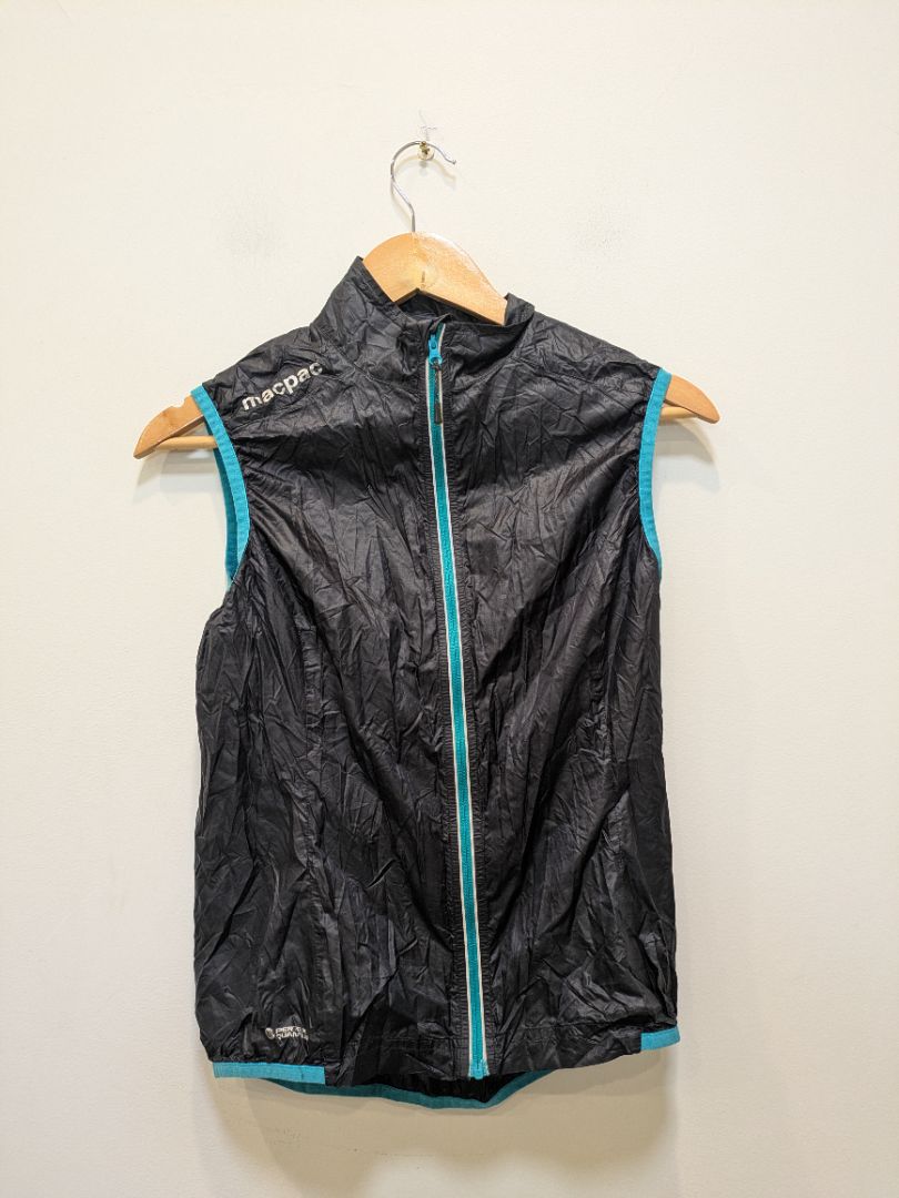 Black Macpac Lightweight Wind Vest, 10