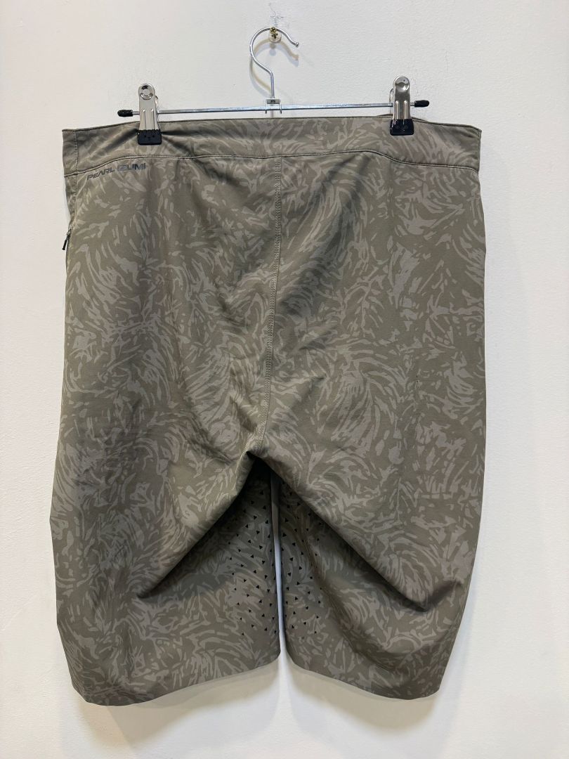 Grey Pearl Izumi Bike shorts, 32
