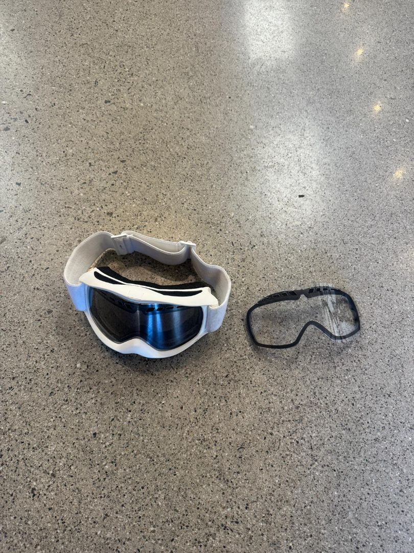 White  Ski goggles