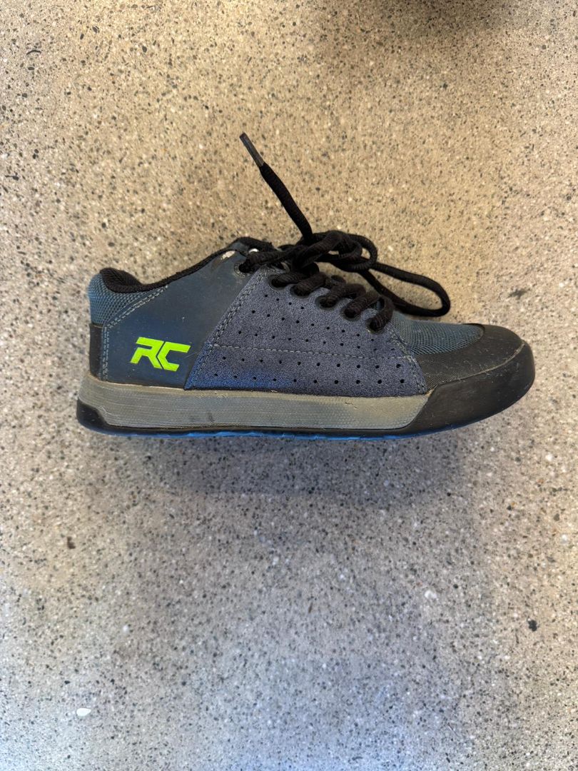 Navy RC Bike shoes, US 3