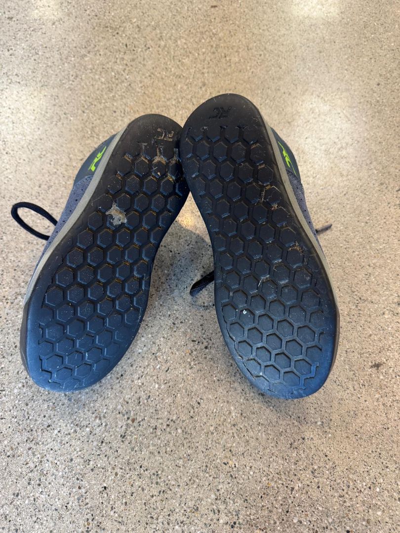 Navy RC Bike shoes, US 3