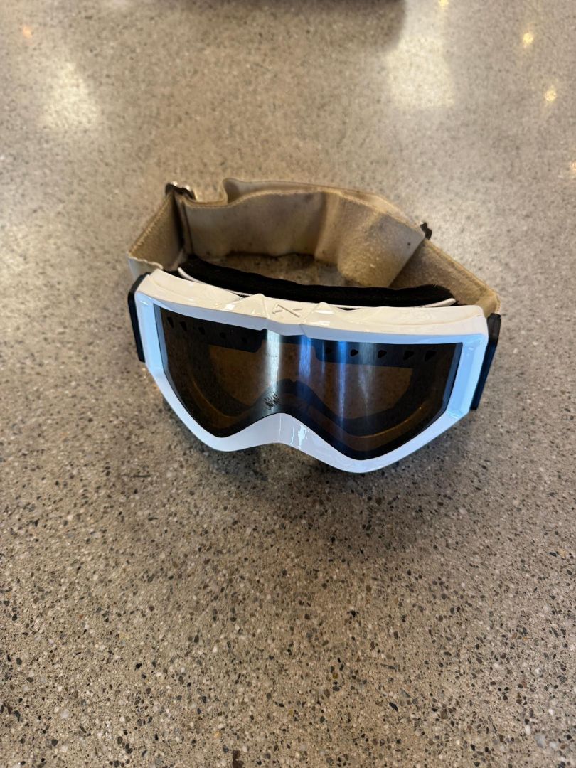 White  Ski goggles