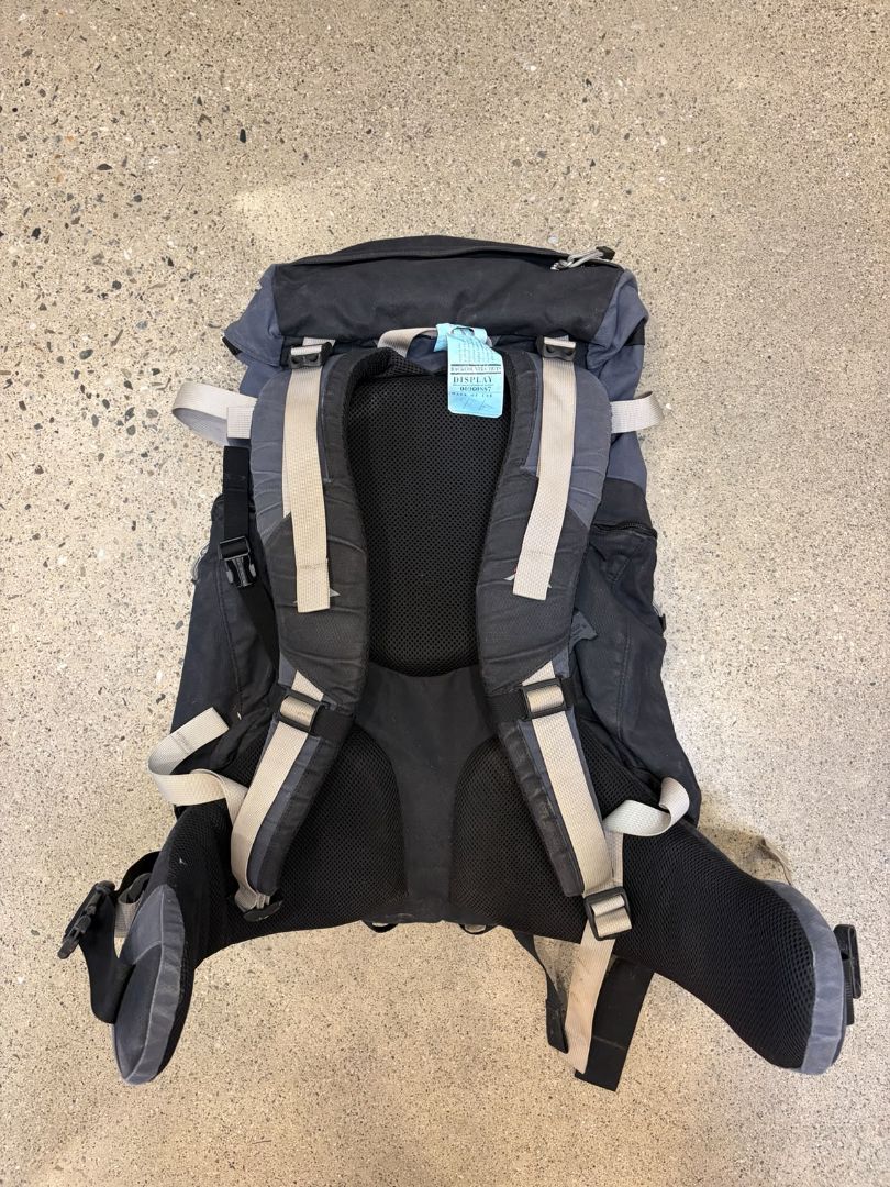 Black Macpac Tekapo 35+, 3