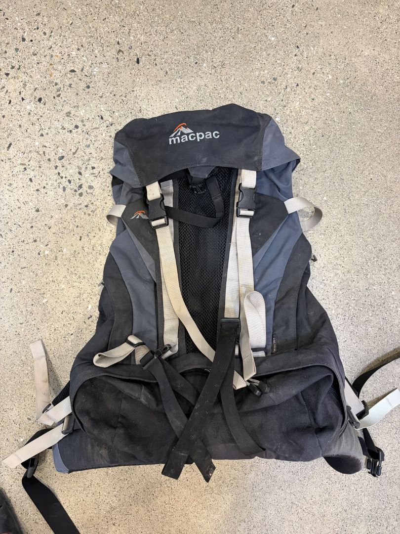 Black Macpac Tekapo 35+, 3